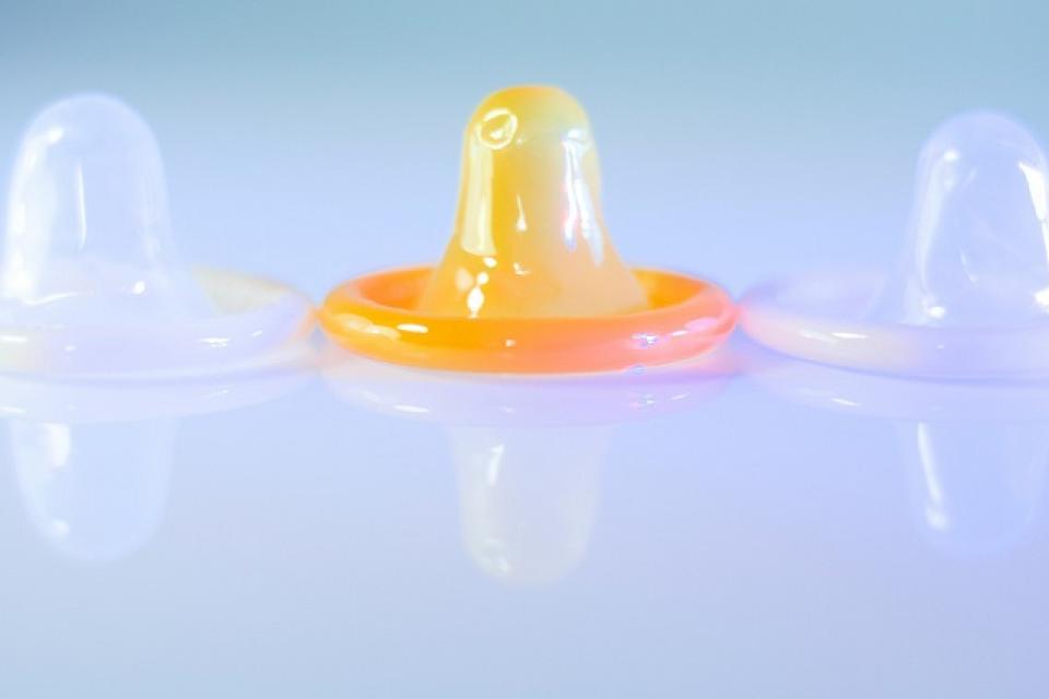 Wat is het verschil tussen polyisopreen vs polyurethaan condooms?