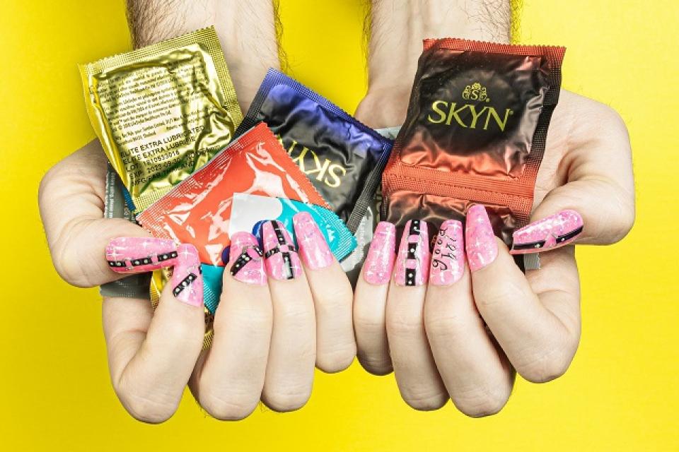 Hoe kies je het juiste condoom voor pijpen met condoom?